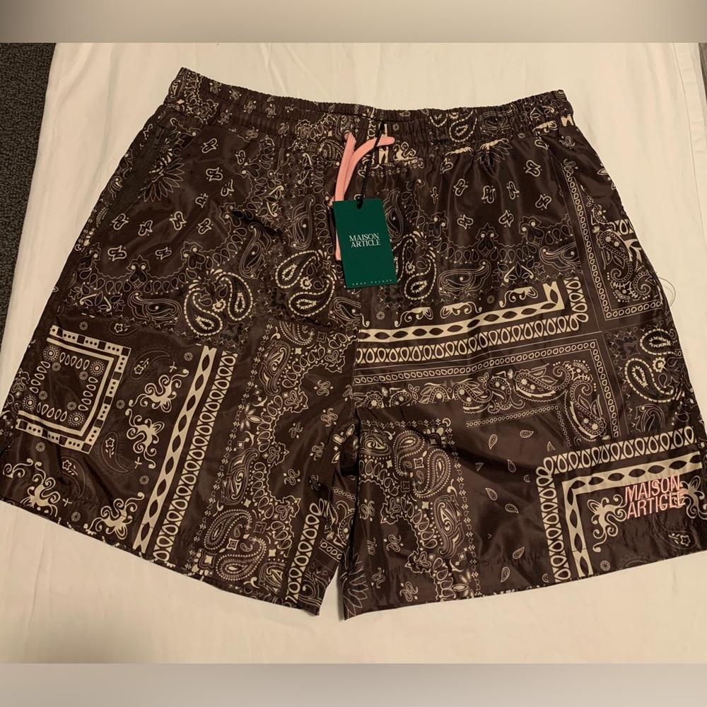 Madison Brown Paisley Shorts, Men 
Size L.    it’s NEW